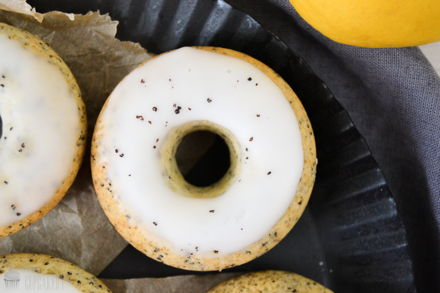 Mit Mohn und Zitrone in den Frühling {Mohn-Zitronen Donuts} - Saras ...