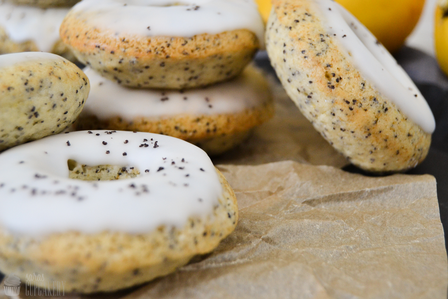 Mit Mohn und Zitrone in den Frühling {Mohn-Zitronen Donuts} - Saras ...