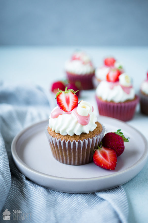 Rezept: Erdbeer Buttermilch Cupcakes - Saras Cupcakery