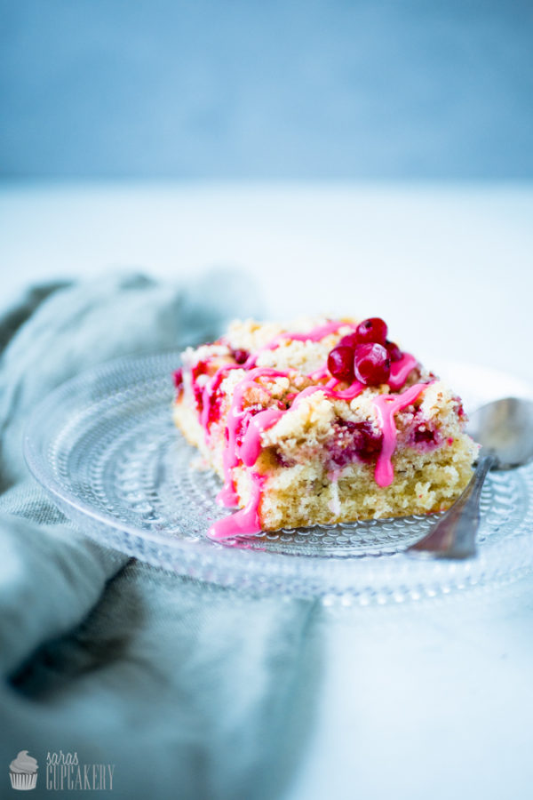 Rezept: Johannisbeerkuchen mit Joghurt und Streuseln - Saras Cupcakery