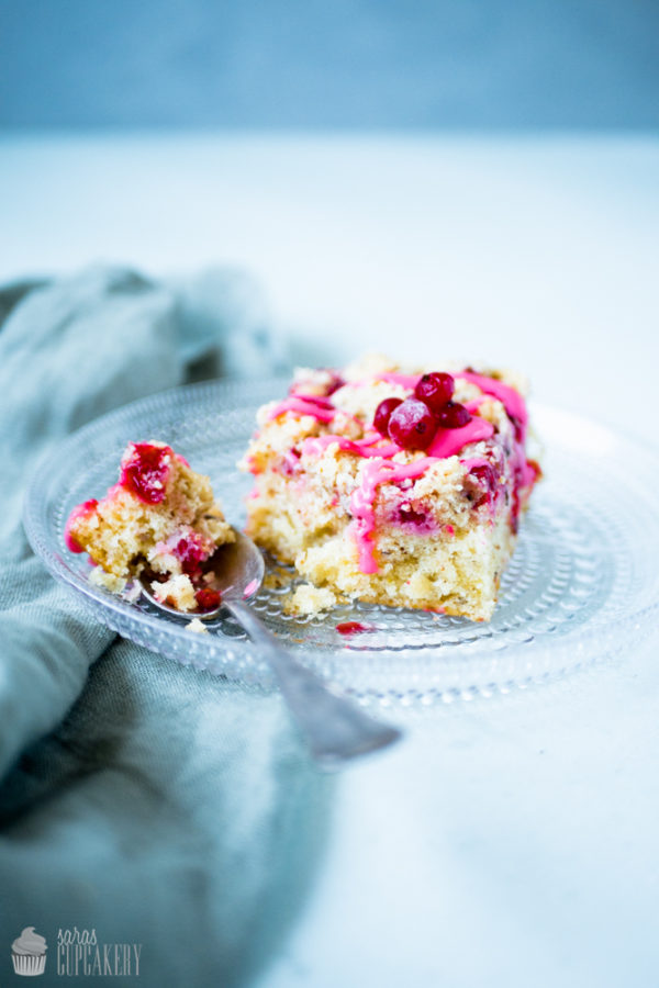 Rezept: Johannisbeerkuchen mit Joghurt und Streuseln - Saras Cupcakery