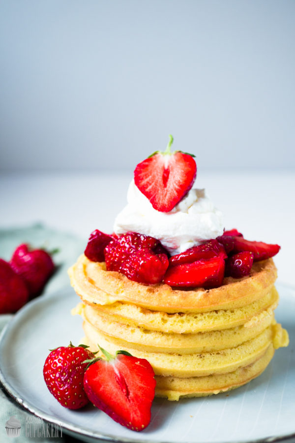 Rezept: Sandwaffeln mit Erdbeeren - Saras Cupcakery