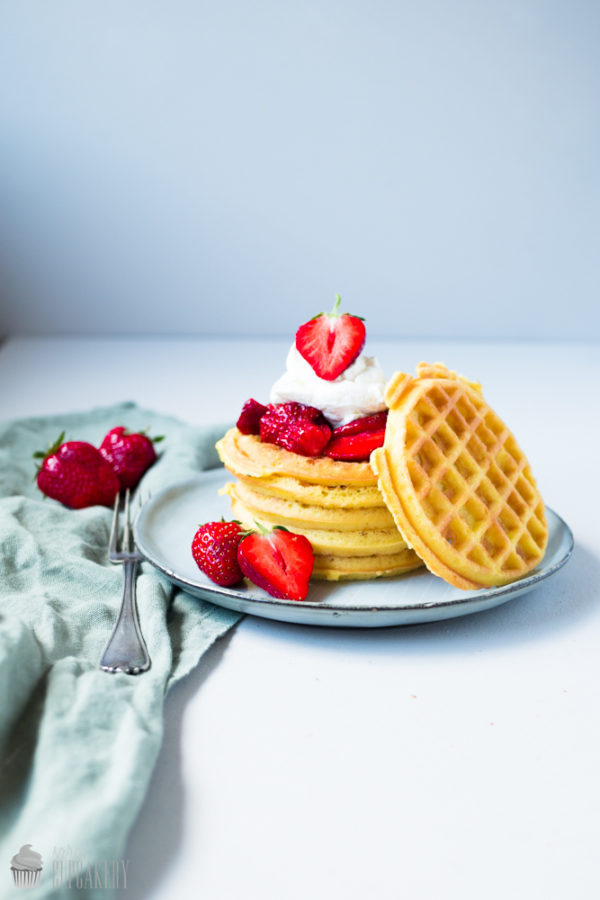 Rezept: Sandwaffeln mit Erdbeeren - Saras Cupcakery