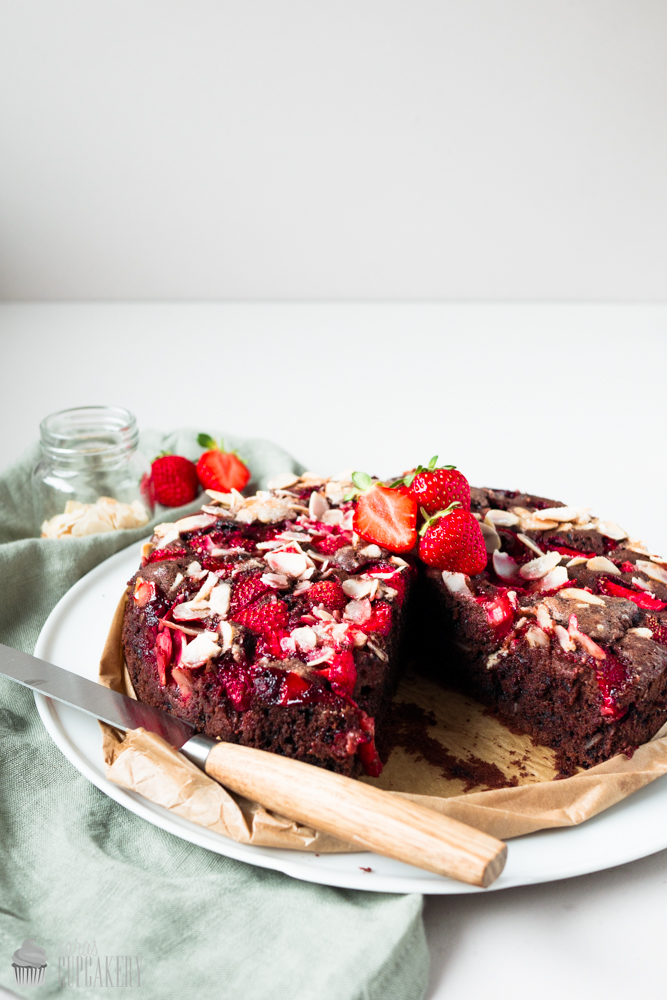Erdbeer-Schokoladenkuchen mit Mandeln