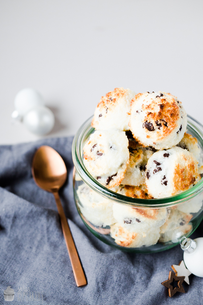 Rezept: Kokos-Schokoladen-Plätzchen {Bounty-Makronen} - Saras Cupcakery