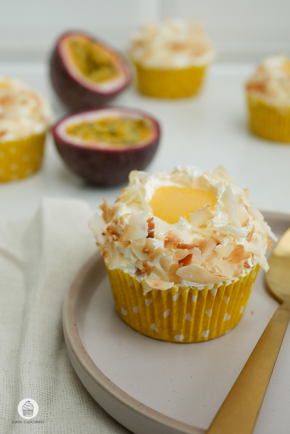 Rezept: Kokos Maracuja Cupcakes - Saras Cupcakery