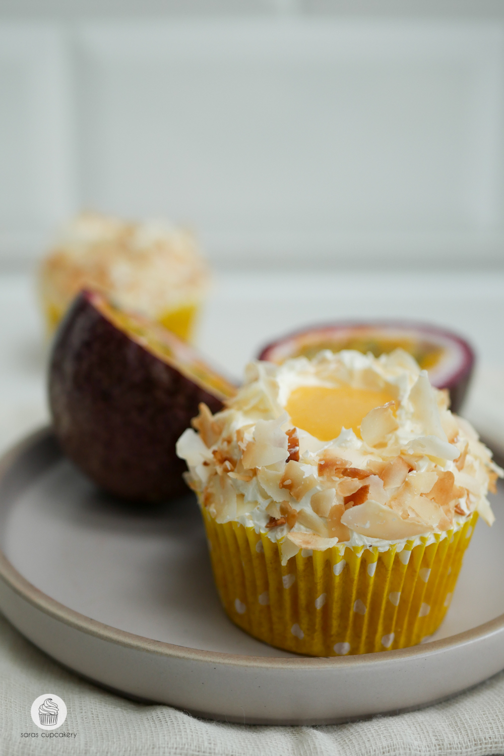 Rezept: Kokos Maracuja Cupcakes - Saras Cupcakery